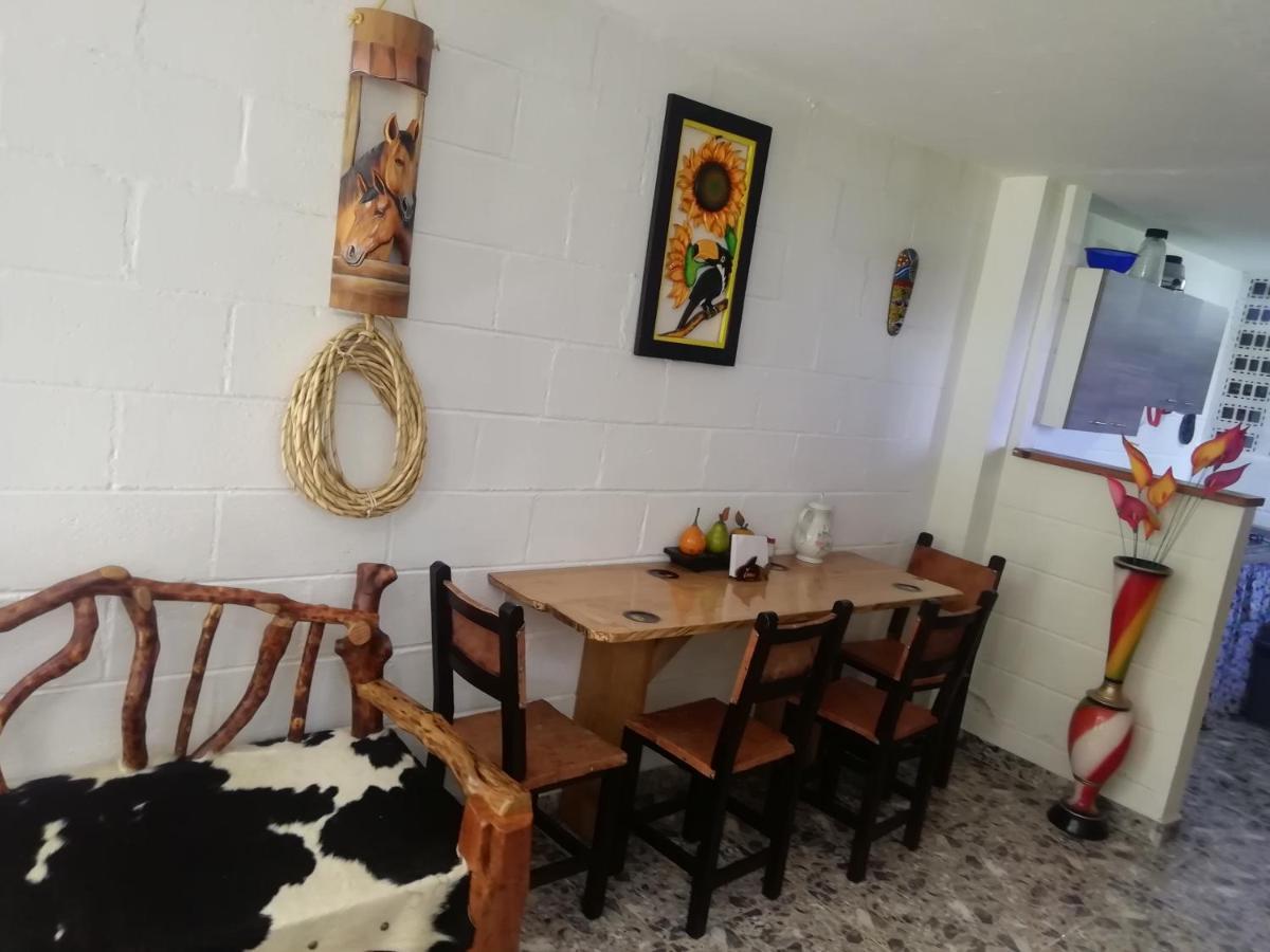 Apartamento Campestre Medellín Esterno foto
