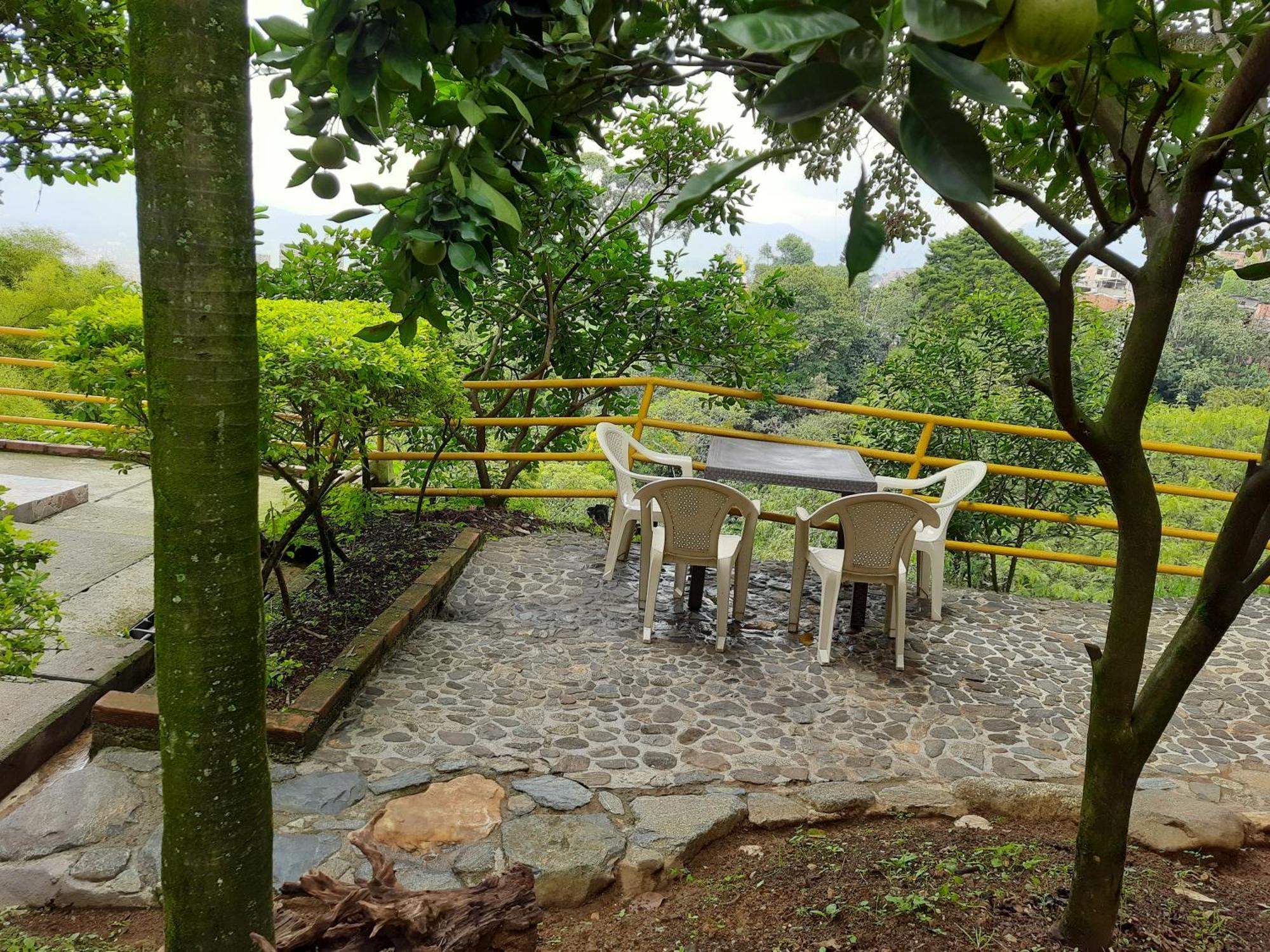 Apartamento Campestre Medellín Esterno foto