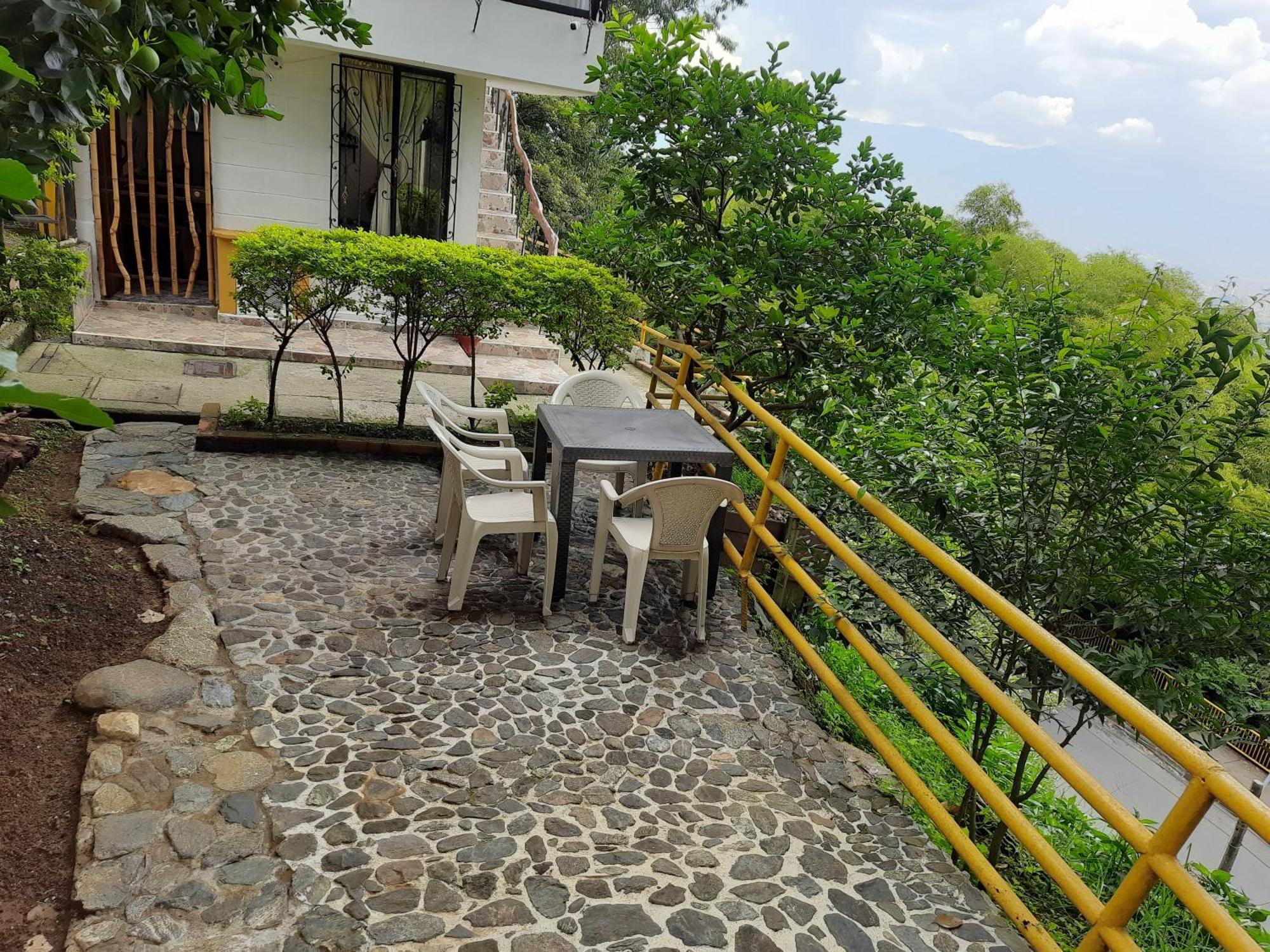 Apartamento Campestre Medellín Esterno foto