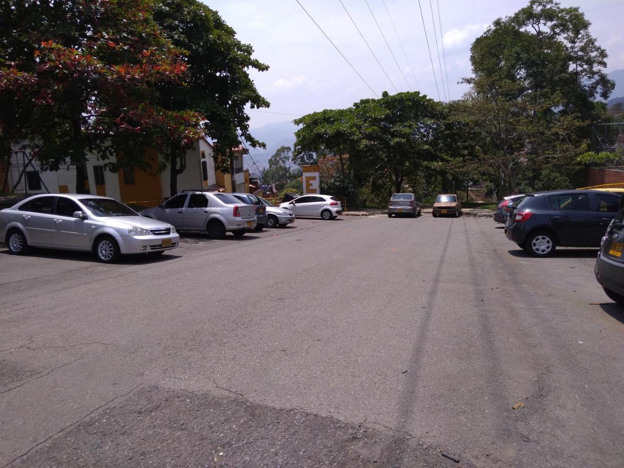 Apartamento Campestre Medellín Esterno foto
